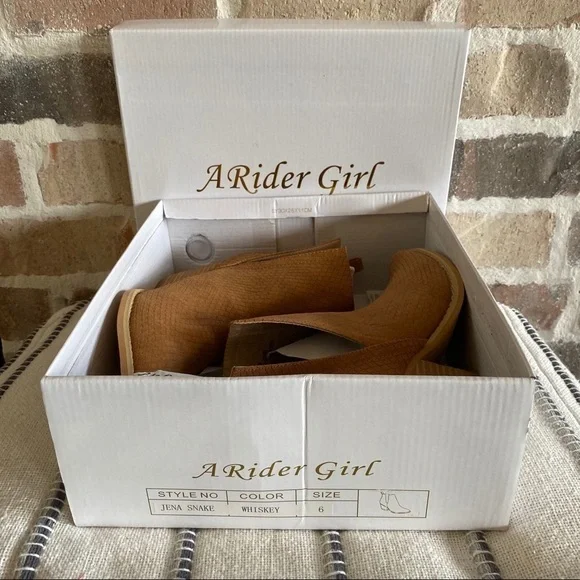 A Rider Girl Whiskey Bootie - Picture 4 of 6